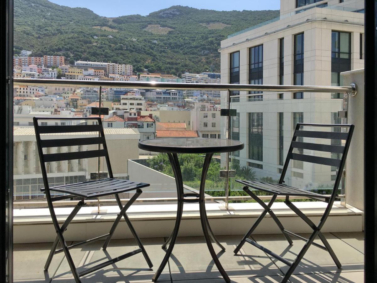 Luxurious Central Apartment With Pool Gibraltar Exterior foto